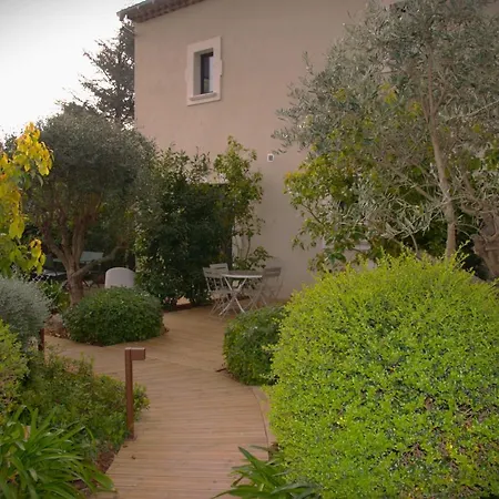 La Dupont D'avignon Bed & Breakfast 4*