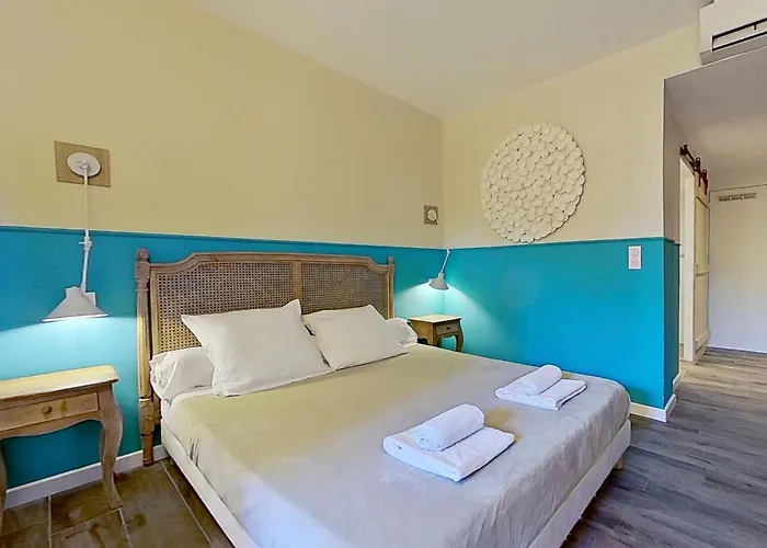 La Dupont D'avignon Bed & Breakfast 4*