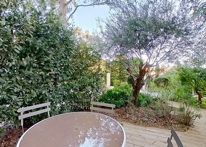 La Dupont D'avignon 4*