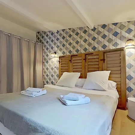 La Dupont D'avignon Bed & Breakfast 4*