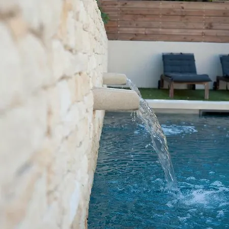 La Dupont D'avignon 4* Вильнёв-ле-Авиньон